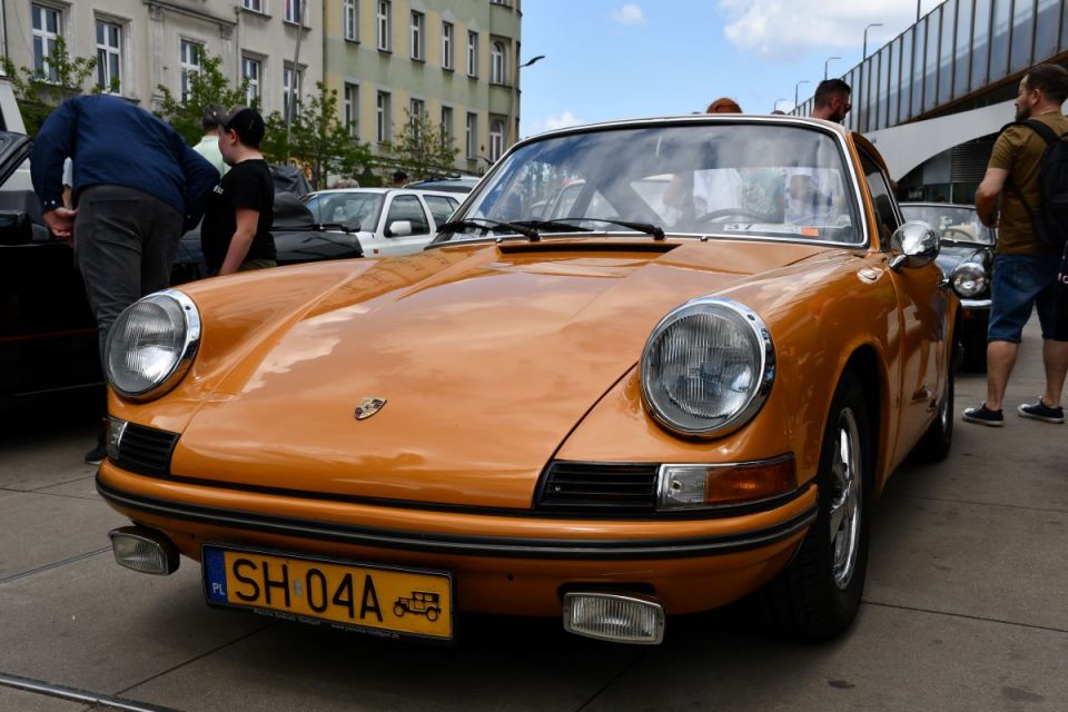 Święto motoryzacji w centrum Chorzowa — na rynku odbył się III Chorzowski Klasyk! - galeria