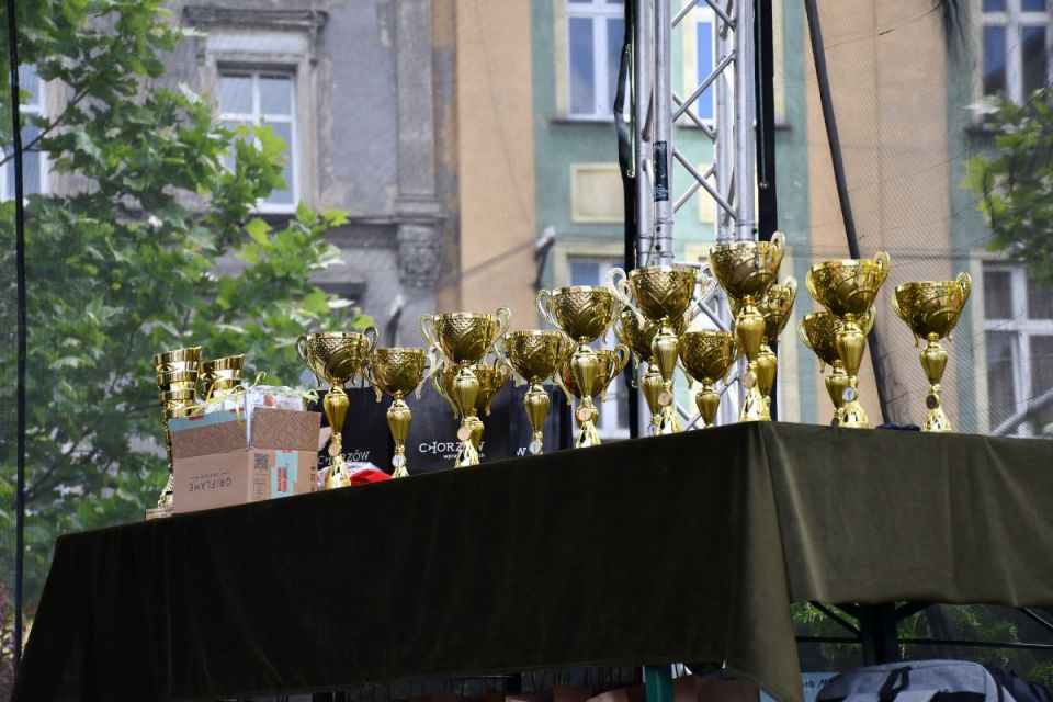Święto motoryzacji w centrum Chorzowa — na rynku odbył się III Chorzowski Klasyk! - galeria