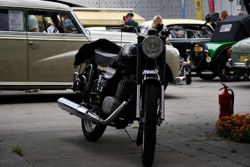 Święto motoryzacji w centrum Chorzowa — na rynku odbył się III Chorzowski Klasyk! - galeria