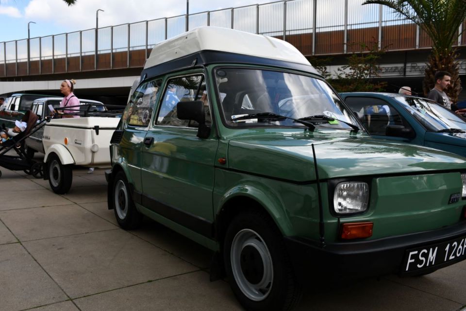 Święto motoryzacji w centrum Chorzowa — na rynku odbył się III Chorzowski Klasyk! - galeria
