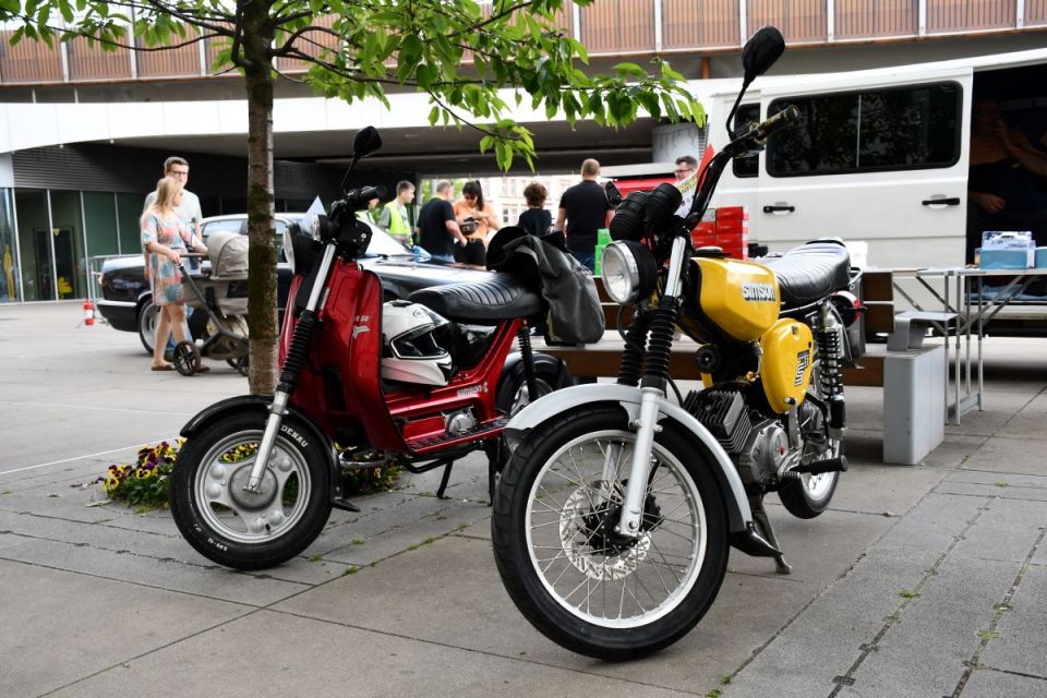 Święto motoryzacji w centrum Chorzowa — na rynku odbył się III Chorzowski Klasyk! - galeria