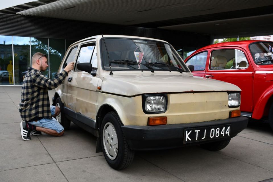 Święto motoryzacji w centrum Chorzowa — na rynku odbył się III Chorzowski Klasyk! - galeria