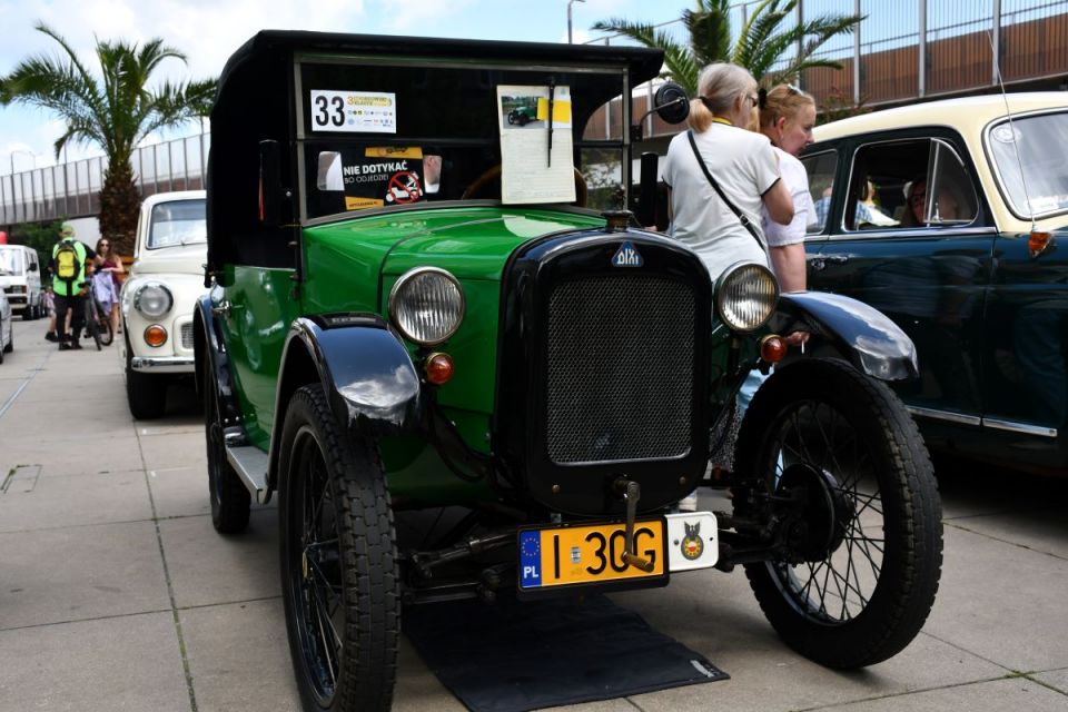 Święto motoryzacji w centrum Chorzowa — na rynku odbył się III Chorzowski Klasyk! - galeria