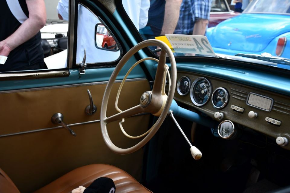 Święto motoryzacji w centrum Chorzowa — na rynku odbył się III Chorzowski Klasyk! - galeria