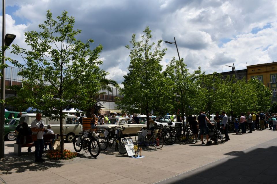 Święto motoryzacji w centrum Chorzowa — na rynku odbył się III Chorzowski Klasyk! - galeria