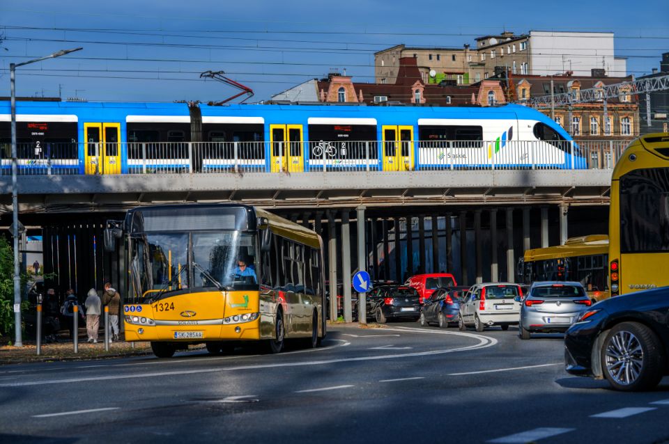 Bilety Kolei Śląskich są już honorowane w autobusach i tramwajach - galeria