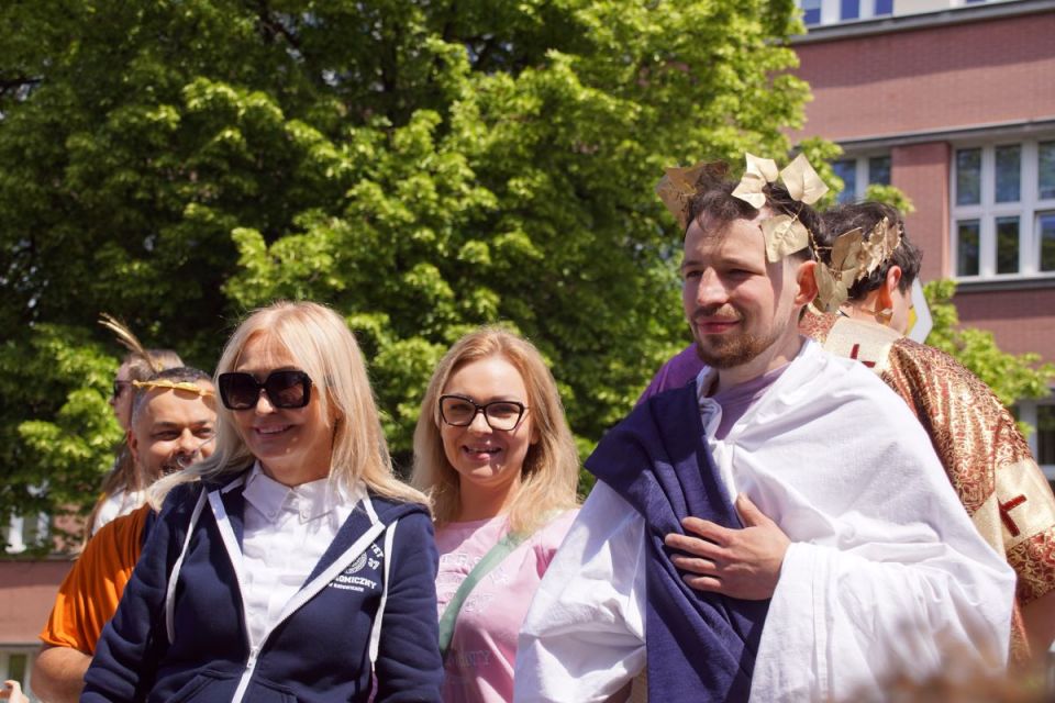 Studenci przejęli klucze do miasta! Ulicami Katowic przeszedł Wielki Korowód Studencki! - galeria
