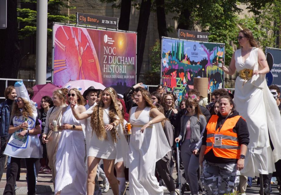 Studenci przejęli klucze do miasta! Ulicami Katowic przeszedł Wielki Korowód Studencki! - galeria