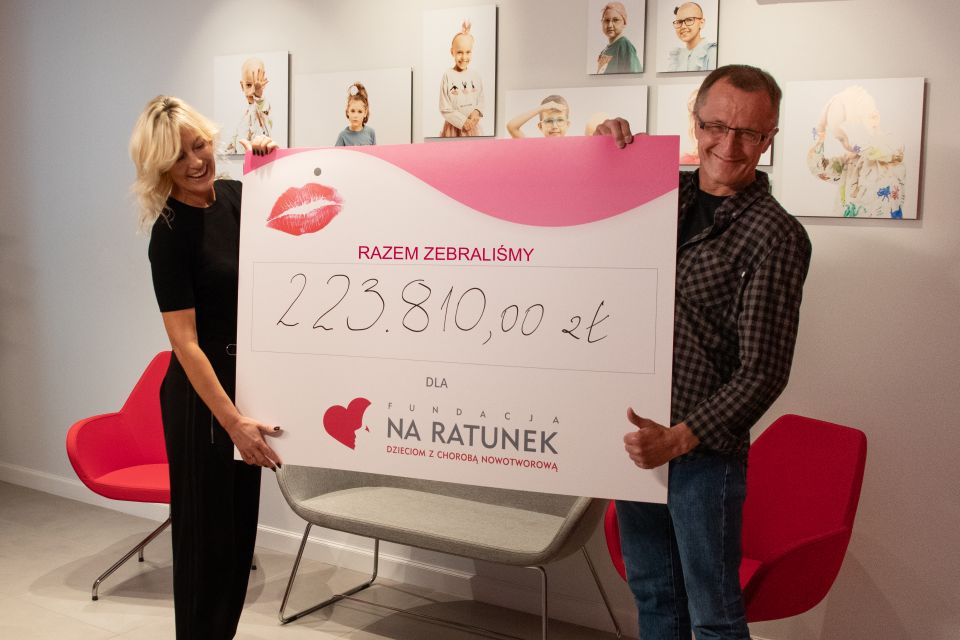 Ponad 220 tysięcy złotych zebranych w akcji Dzień Szpilek - galeria