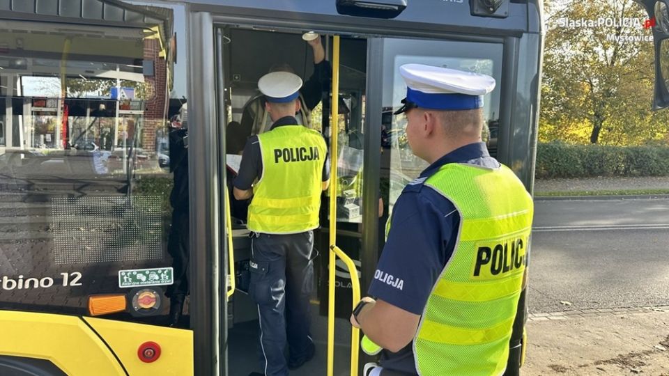 Potrącenie 80-latki przez autobus w Mysłowicach. Kobieta przechodziła przez przejście dla pieszych! - galeria