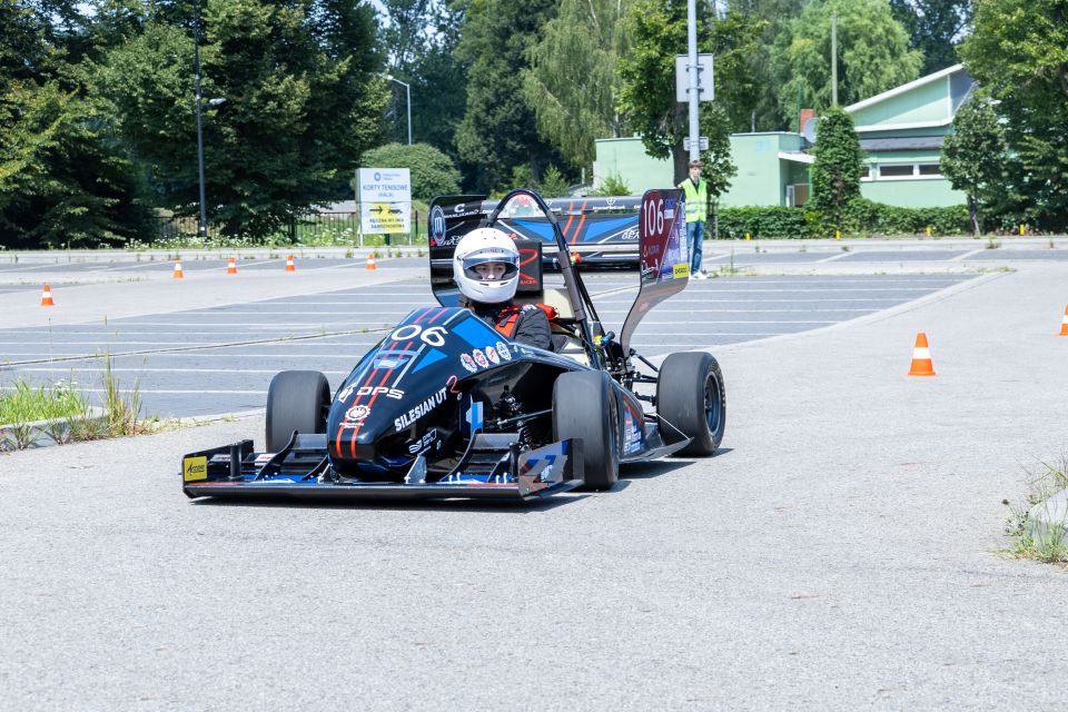 Studenci z Politechniki Śląskiej zaprezentowali  supernowoczesny elektryczny bolid. Start w międzynarodowych zawodach już wkrótce - galeria