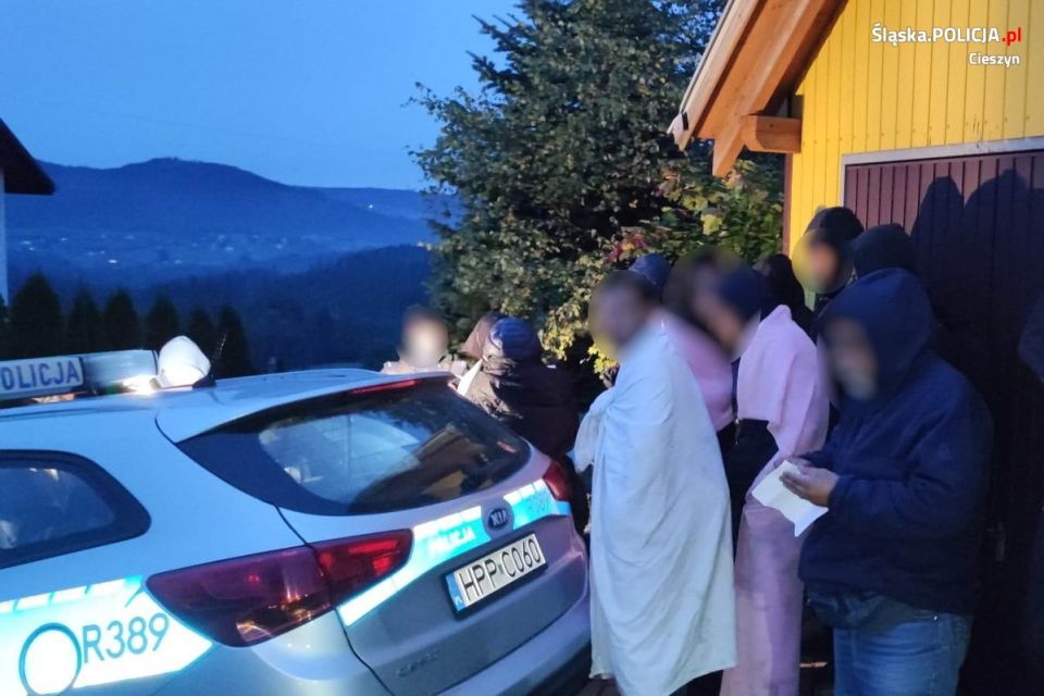 Kolejni nielegalni imigranci zatrzymani przez policjantów z Istebnej - galeria