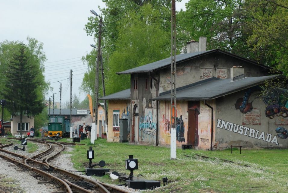 Wyjątkowa podróż z Bytomia do Tarnowskich Gór: Parowóz Ryś wyruszył w trasę, a wraz z nim ruszył sezon na wąskotorówkę - galeria