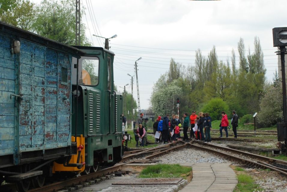 Wyjątkowa podróż z Bytomia do Tarnowskich Gór: Parowóz Ryś wyruszył w trasę, a wraz z nim ruszył sezon na wąskotorówkę - galeria