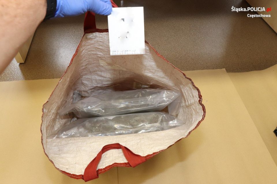 Kryminalni z Częstochowy przejęli blisko 11.5 kg marihuany - galeria