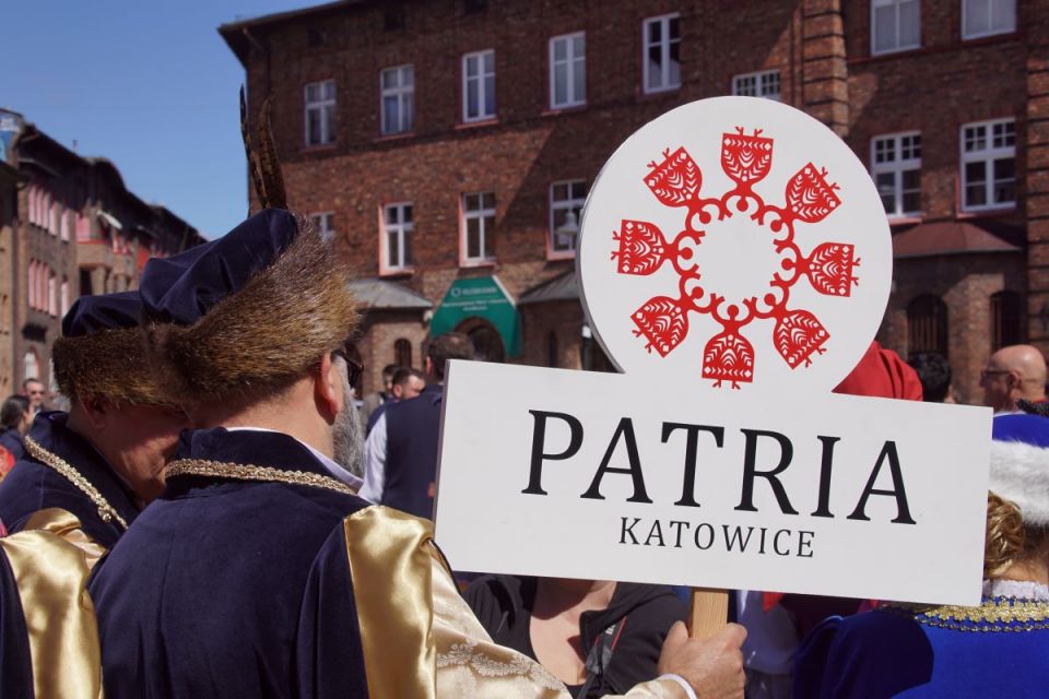 Wyjątkowa tradycja - Na Nikiszowcu odbyło się święcenie pokarmów w strojach ludowych! - galeria