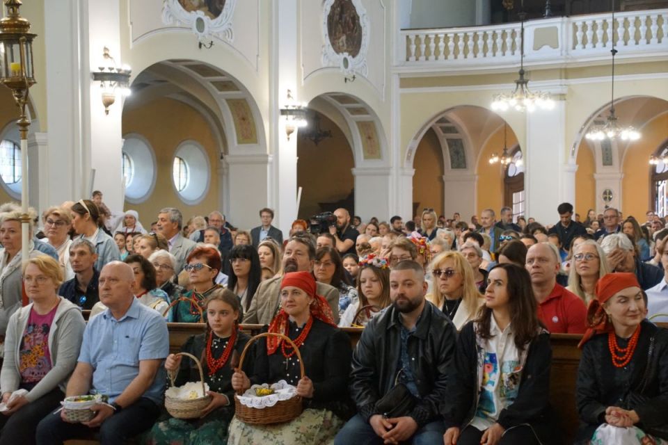 Wyjątkowa tradycja - Na Nikiszowcu odbyło się święcenie pokarmów w strojach ludowych! - galeria
