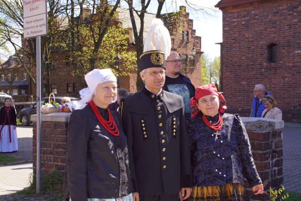 Wyjątkowa tradycja - Na Nikiszowcu odbyło się święcenie pokarmów w strojach ludowych! - galeria