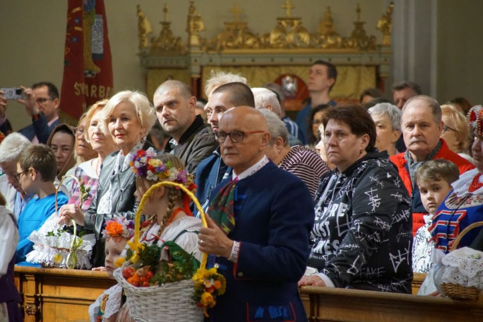 Wyjątkowa tradycja - Na Nikiszowcu odbyło się święcenie pokarmów w strojach ludowych! - galeria