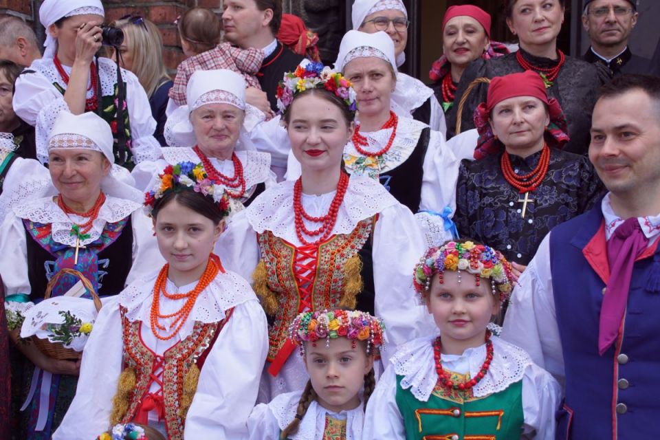 Wyjątkowa tradycja - Na Nikiszowcu odbyło się święcenie pokarmów w strojach ludowych! - galeria