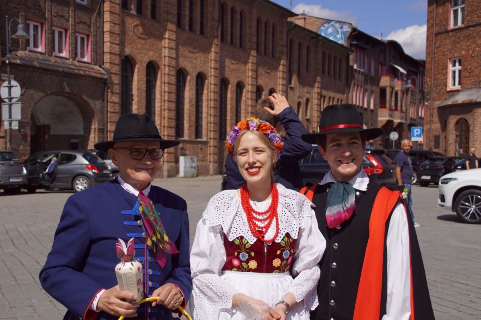 Wyjątkowa tradycja - Na Nikiszowcu odbyło się święcenie pokarmów w strojach ludowych! - galeria