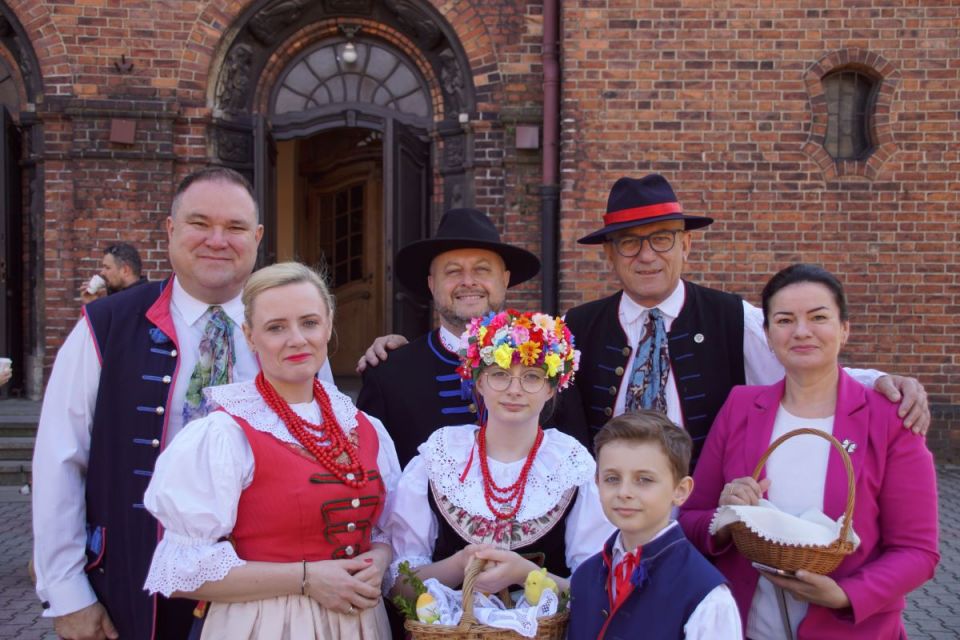 Wyjątkowa tradycja - Na Nikiszowcu odbyło się święcenie pokarmów w strojach ludowych! - galeria