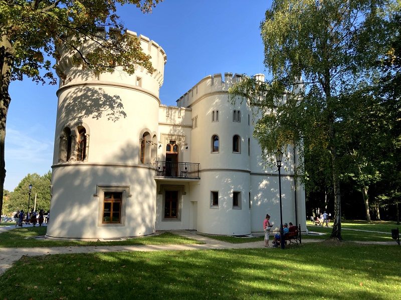 Pałac w bytomskich Miechowicach otwarty! Miasto zrewitalizowało obiekt, czyniąc z niego architektoniczną perłę - galeria