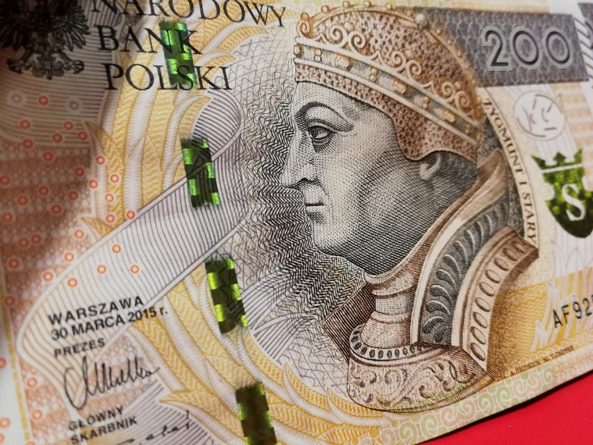 Imielin: Policjanci odzyskali ponad 700 tysięcy złotych, które miały trafić na konto oszustów! - galeria