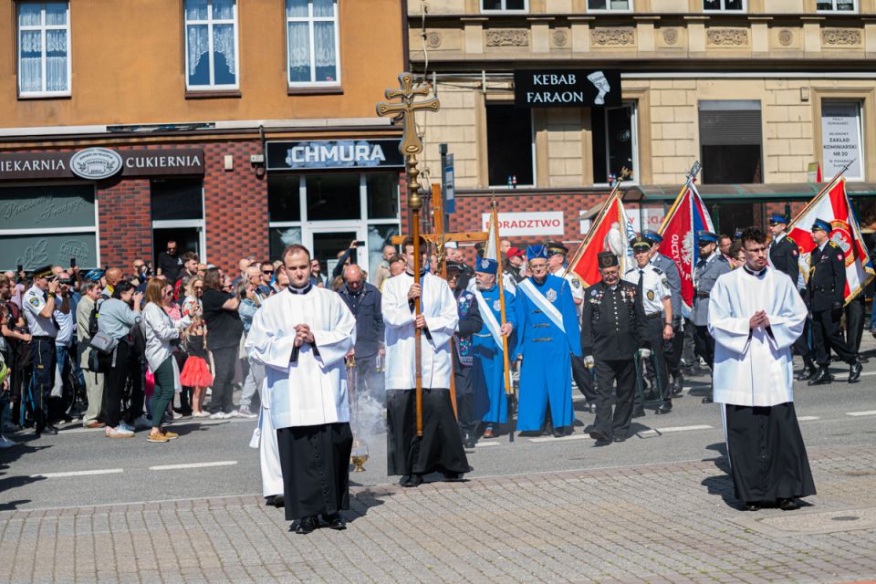 Kalwaryjskie Wzgórze zapełnili wierni! Pielgrzymi udali się do Piekar Śląskich [ZDJĘCIA] - galeria