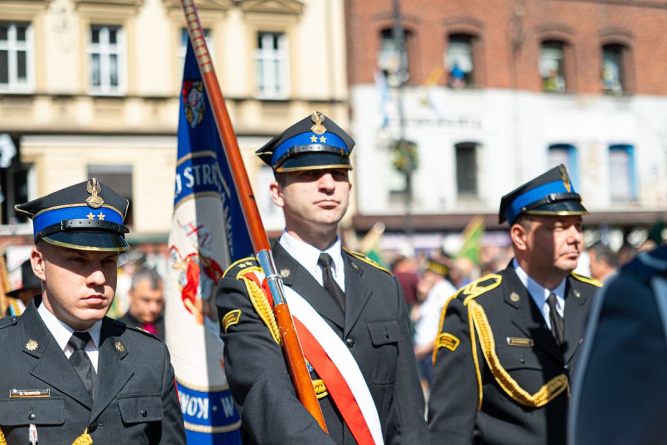 Kalwaryjskie Wzgórze zapełnili wierni! Pielgrzymi udali się do Piekar Śląskich [ZDJĘCIA] - galeria