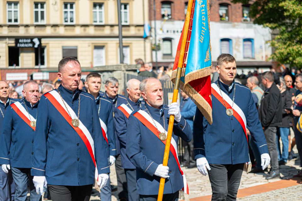 Kalwaryjskie Wzgórze zapełnili wierni! Pielgrzymi udali się do Piekar Śląskich [ZDJĘCIA] - galeria