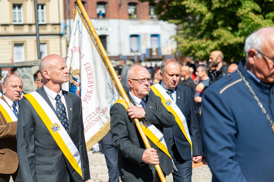 Kalwaryjskie Wzgórze zapełnili wierni! Pielgrzymi udali się do Piekar Śląskich [ZDJĘCIA] - galeria