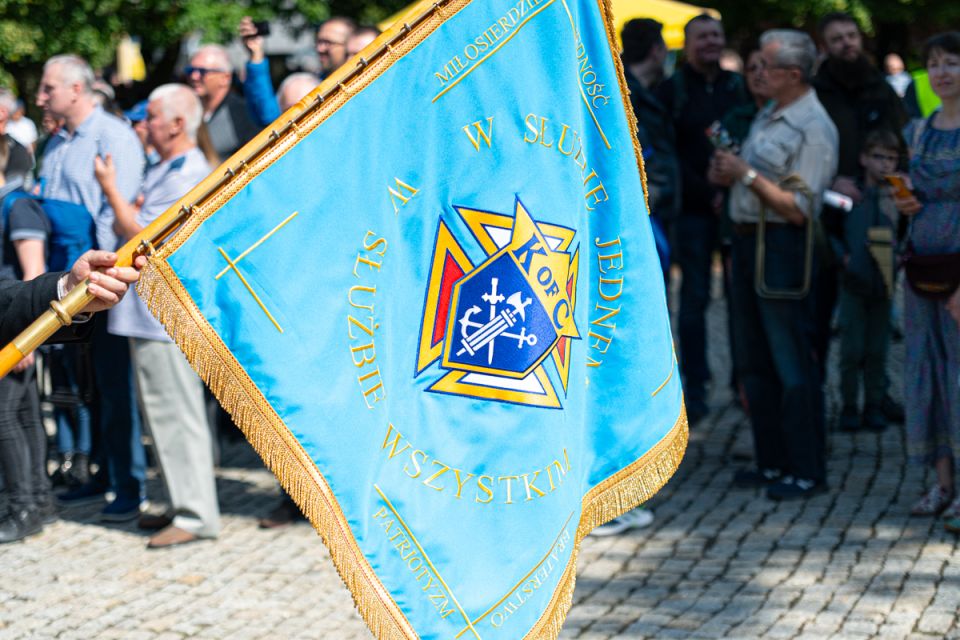Kalwaryjskie Wzgórze zapełnili wierni! Pielgrzymi udali się do Piekar Śląskich [ZDJĘCIA] - galeria