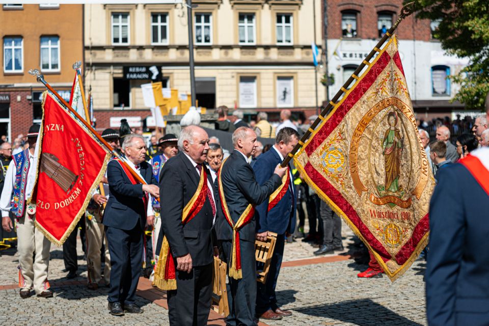 Kalwaryjskie Wzgórze zapełnili wierni! Pielgrzymi udali się do Piekar Śląskich [ZDJĘCIA] - galeria