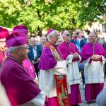 Kalwaryjskie Wzgórze zapełnili wierni! Pielgrzymi udali się do Piekar Śląskich [ZDJĘCIA] - galeria