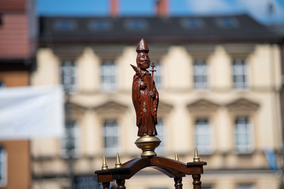 Kalwaryjskie Wzgórze zapełnili wierni! Pielgrzymi udali się do Piekar Śląskich [ZDJĘCIA] - galeria