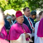 Kalwaryjskie Wzgórze zapełnili wierni! Pielgrzymi udali się do Piekar Śląskich [ZDJĘCIA] - galeria