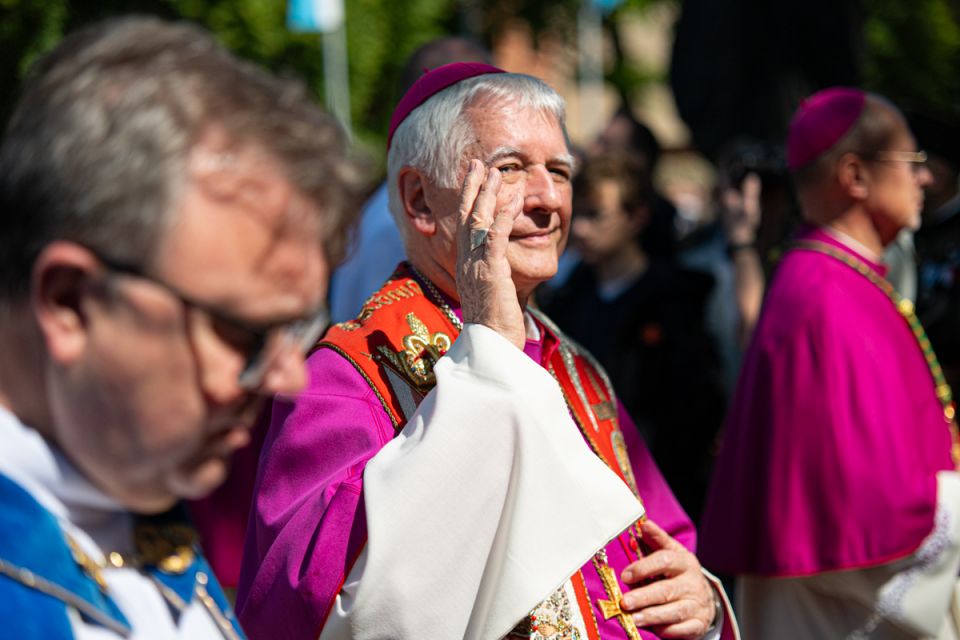 Kalwaryjskie Wzgórze zapełnili wierni! Pielgrzymi udali się do Piekar Śląskich [ZDJĘCIA] - galeria