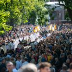 Kalwaryjskie Wzgórze zapełnili wierni! Pielgrzymi udali się do Piekar Śląskich [ZDJĘCIA] - galeria