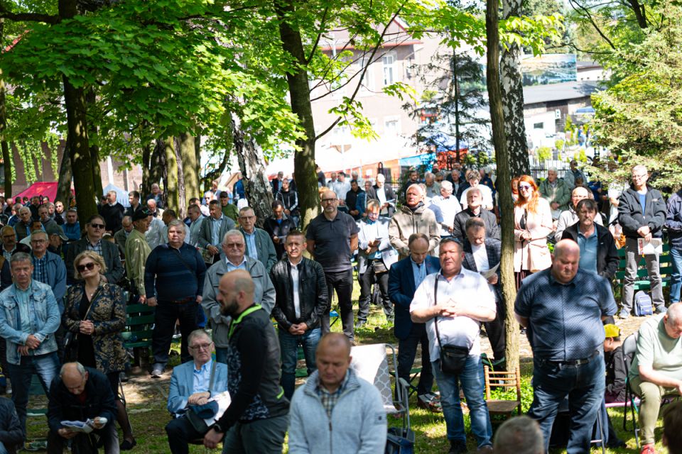 Kalwaryjskie Wzgórze zapełnili wierni! Pielgrzymi udali się do Piekar Śląskich [ZDJĘCIA] - galeria
