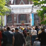 Kalwaryjskie Wzgórze zapełnili wierni! Pielgrzymi udali się do Piekar Śląskich [ZDJĘCIA] - galeria