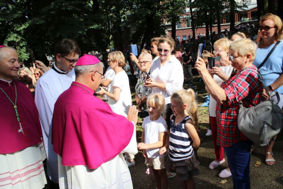 Za nami Pielgrzymka Kobiet i Dziewcząt do Piekar Śląskich [FOTO] - galeria