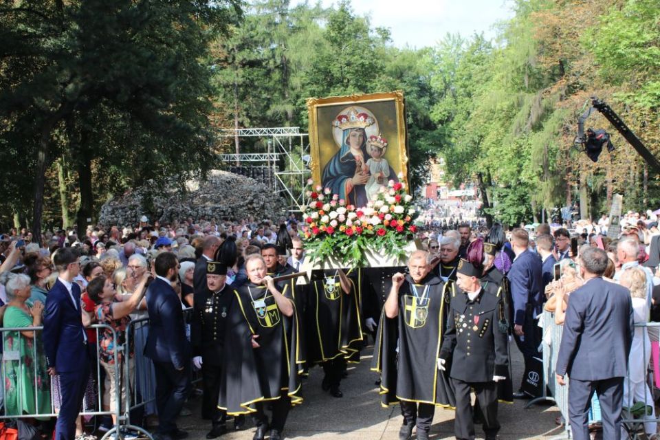 Za nami Pielgrzymka Kobiet i Dziewcząt do Piekar Śląskich [FOTO] - galeria