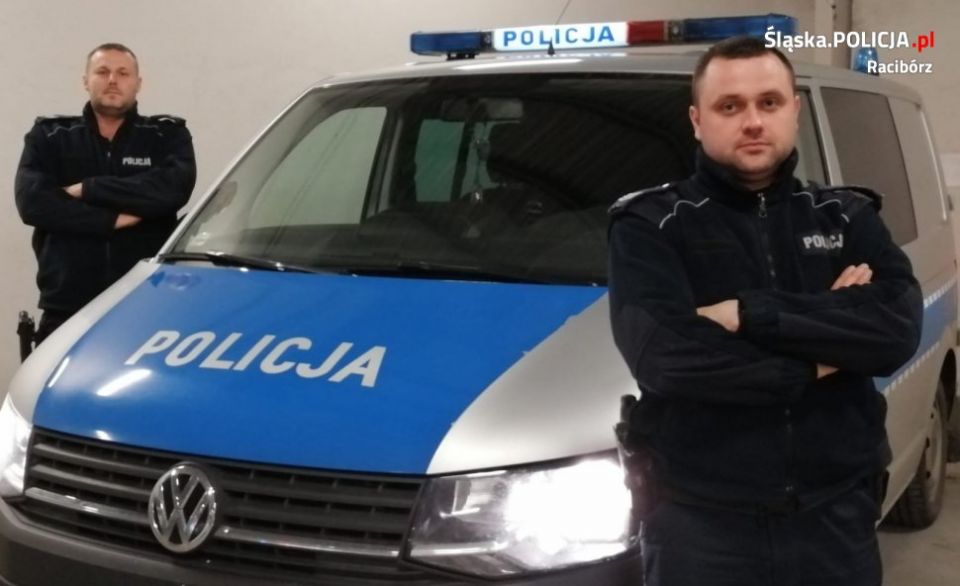 Wbiegł do płonącego budynku i uratował 3 osoby – bohater to sierż. sztab. Piotr Kolodziej, policjant z Raciborza - galeria