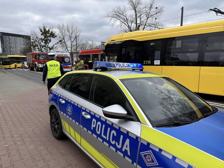 Potrącenie na al. Korfantego w Katowicach. 69-latek wszedł pod autobus! - galeria