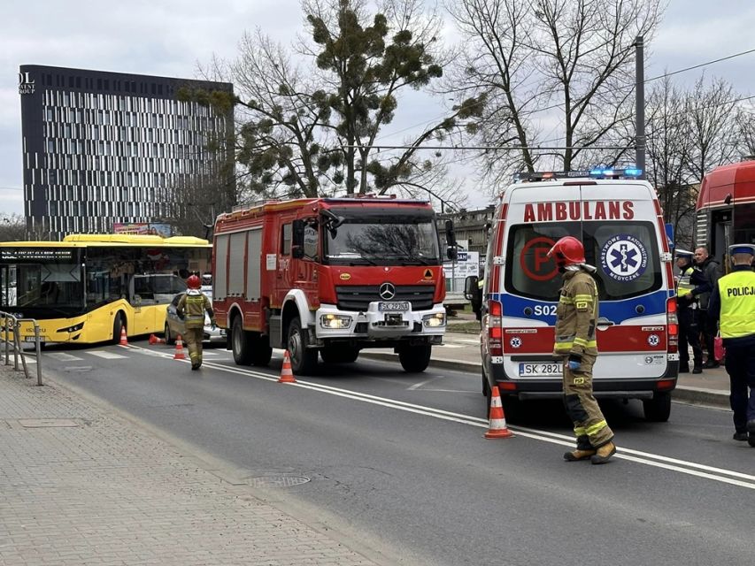 Potrącenie na al. Korfantego w Katowicach. 69-latek wszedł pod autobus! - galeria