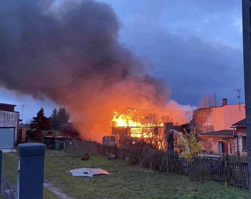 Pożar budynków gospodarczych w Dąbrowie Górniczej! - galeria