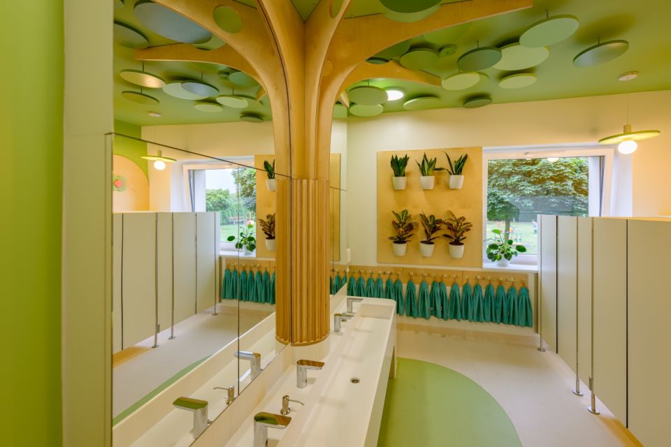 Akcja Tron: Przedszkole w Ożarowicach zmienia swoje toalety dzięki dzieciom! - galeria