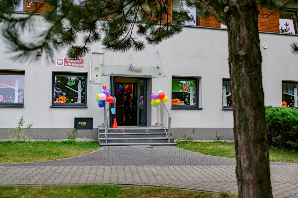 Akcja Tron: Przedszkole w Ożarowicach zmienia swoje toalety dzięki dzieciom! - galeria