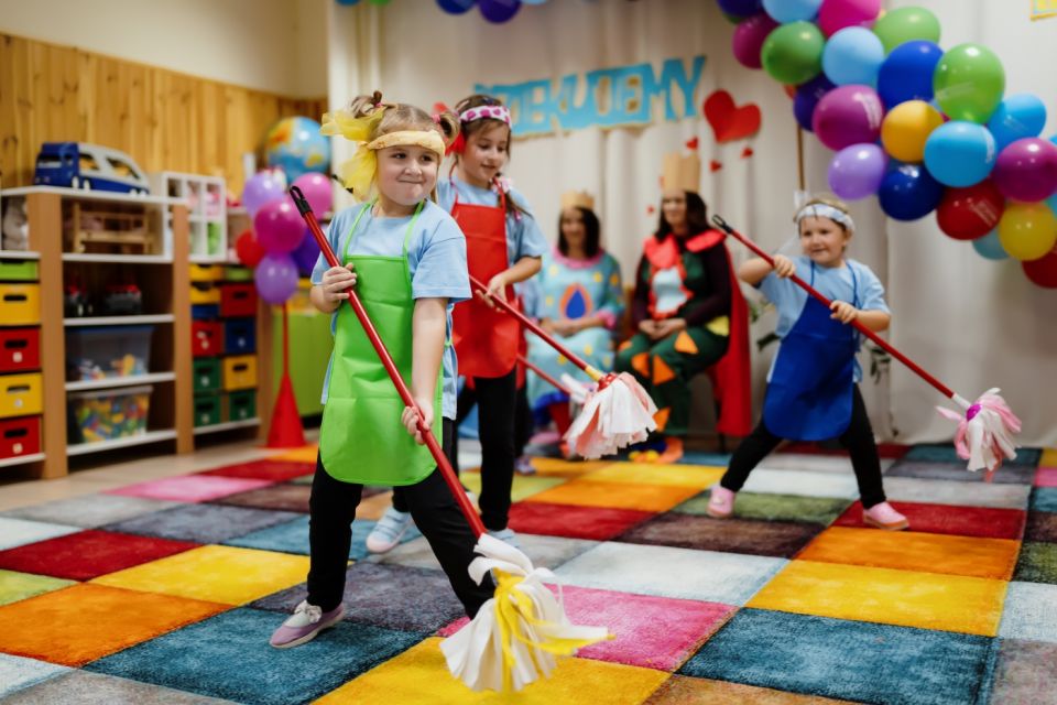 Akcja Tron: Przedszkole w Ożarowicach zmienia swoje toalety dzięki dzieciom! - galeria